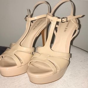 ✮ Gianni Bini Nude Heels